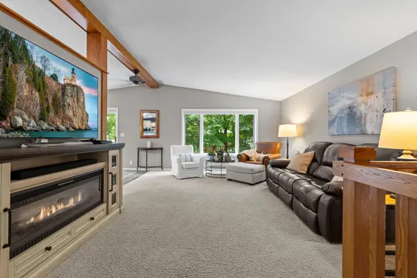 7023 Park View LN, Eden Prairie, MN 55346