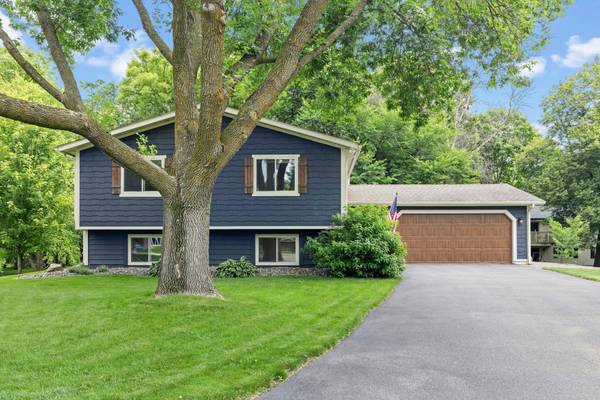 7023 Park View LN, Eden Prairie, MN 55346