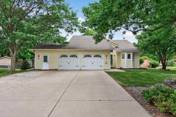 8116 122nd LN N, Champlin, MN 55316