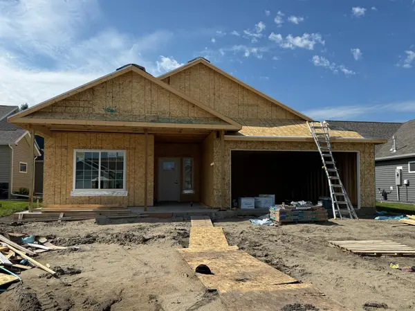 415 Westview LN E, West Fargo, ND 58078