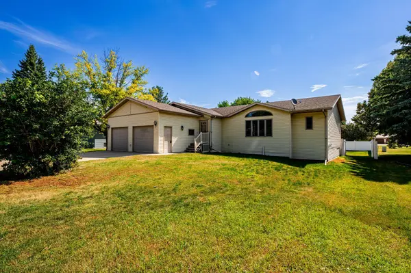 1105 Broadway ST, Lisbon, ND 58054
