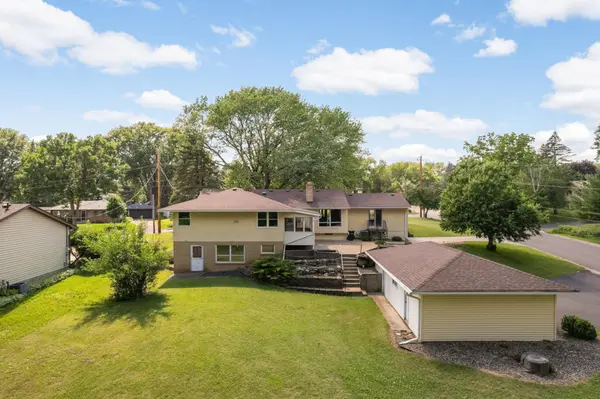 2878 Meadowlark LN, Maplewood, MN 55109