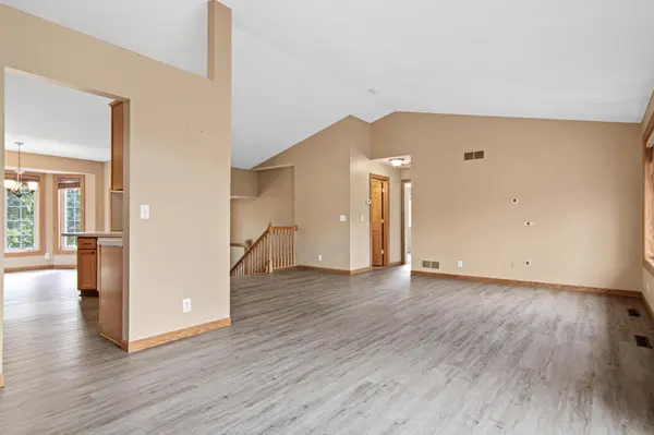8417 Ashford RD, Woodbury, MN 55125