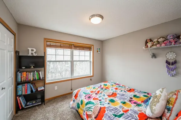 5038 Everest LN N, Plymouth, MN 55446
