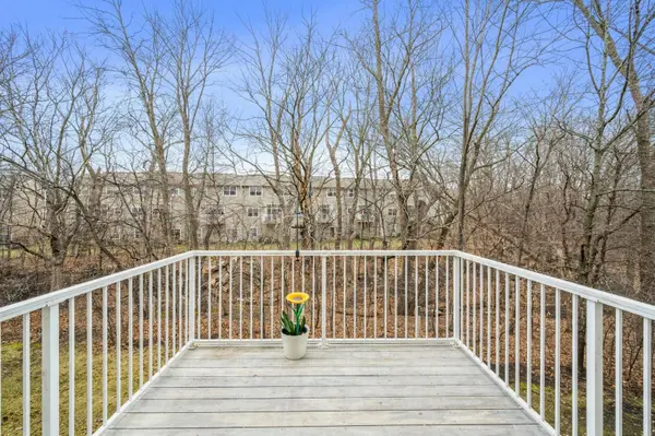 5038 Everest LN N, Plymouth, MN 55446