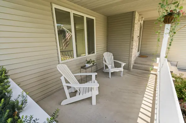2537 Southcrest AVE E, Maplewood, MN 55119