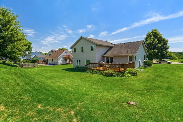 2537 Southcrest AVE E, Maplewood, MN 55119