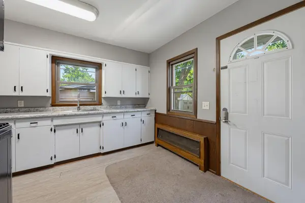 712 Lynn RD SW, Hutchinson, MN 55350
