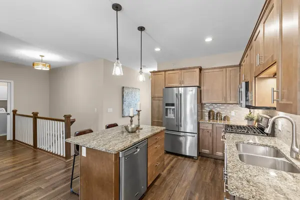 4131 Blakewood DR, Shakopee, MN 55379