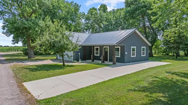 2615 210th AVE, Marshall, MN 56258