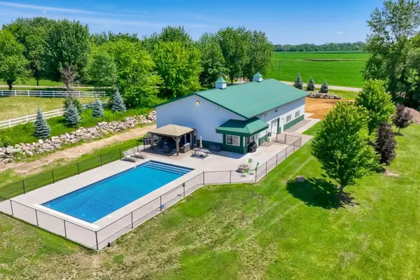 9815 Pioneer TRL, Greenfield, MN 55357