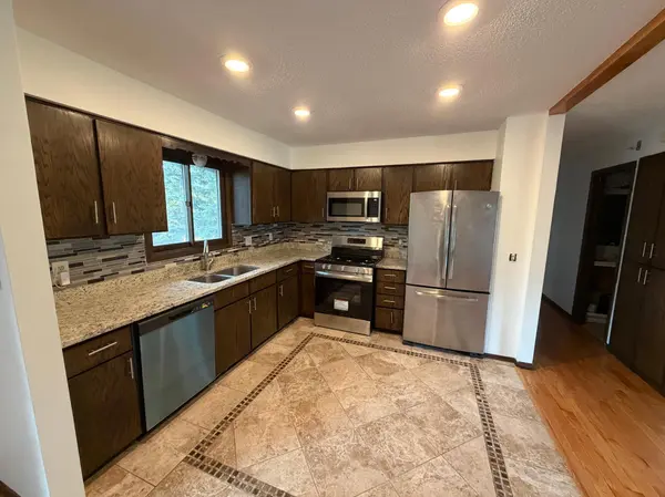 404 Cimarron RD, Apple Valley, MN 55124