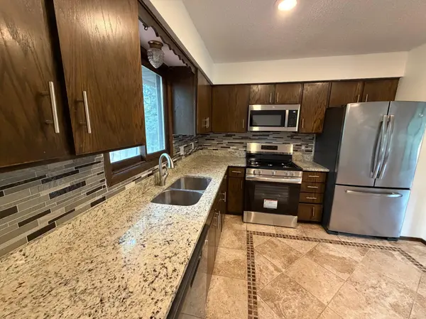 404 Cimarron RD, Apple Valley, MN 55124