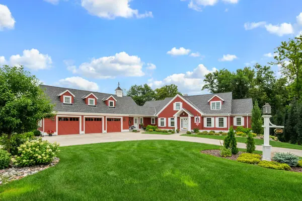 3698 Woodland Cove Pkwy, Minnetrista, MN 55331