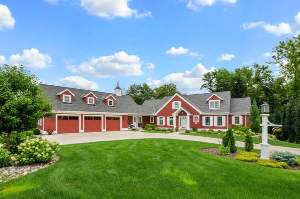 3698 Woodland Cove Pkwy, Minnetrista, MN 55331