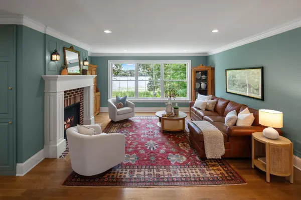 3698 Woodland Cove Pkwy, Minnetrista, MN 55331