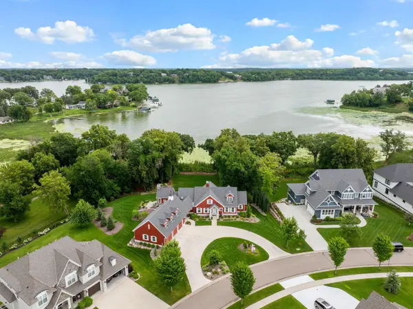 3698 Woodland Cove Pkwy, Minnetrista, MN 55331