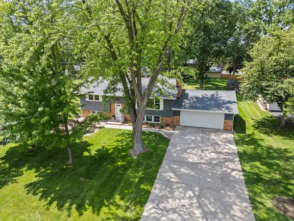 9131 Annapolis LN N, Maple Grove, MN 55369