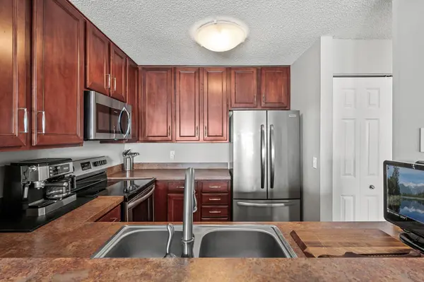 6020 Chasewood Pkwy #203, Minnetonka, MN 55343