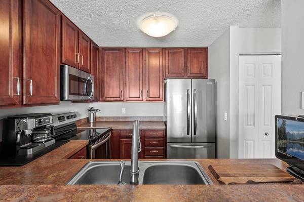 6020 Chasewood Pkwy #203, Minnetonka, MN 55343