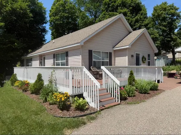 5142 Waterbury RD, Mound, MN 55364