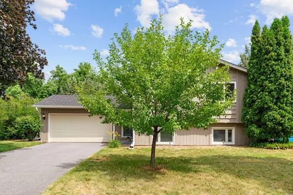 8648 N Zinnia WAY, Maple Grove, MN 55369