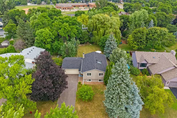 8648 N Zinnia WAY, Maple Grove, MN 55369