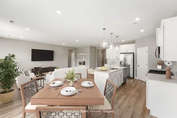 7609 Upper 38th ST N, Oakdale, MN 55128