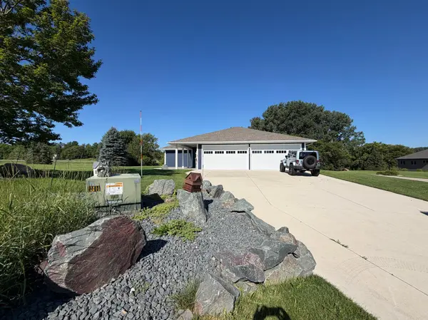 1740 Bay Oaks DR, Albert Lea, MN 56007