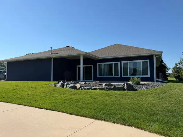 1740 Bay Oaks DR, Albert Lea, MN 56007