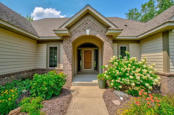 5619 Cottonwood CT, Shoreview, MN 55126