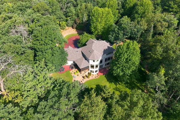 720 Timber LN, Shoreview, MN 55126