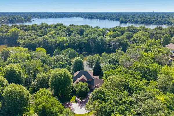 720 Timber LN, Shoreview, MN 55126