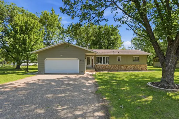 312 S Driftwood ST, Royalton, MN 56373