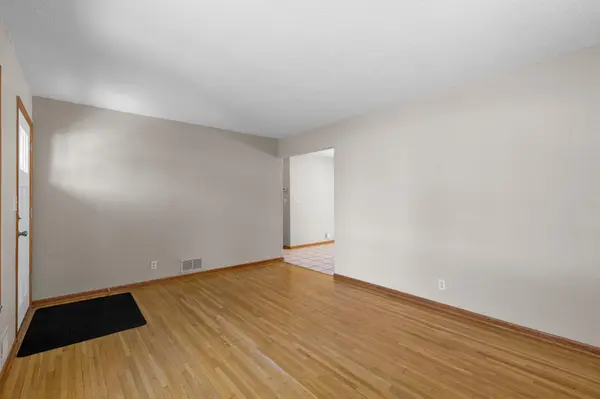 6133 Garbe AVE, Woodbury, MN 55125