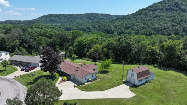 1503 Claudia AVE, La Crescent, MN 55947