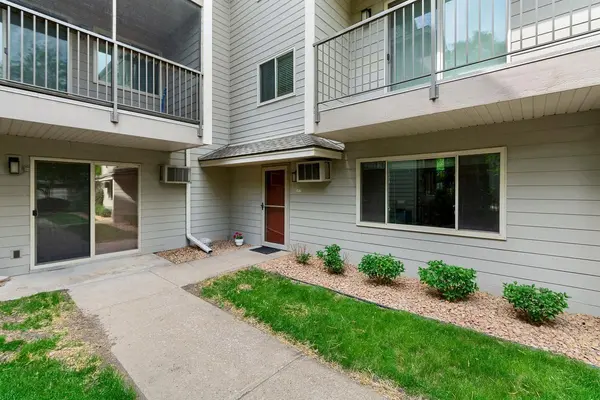 2110 Ridge DR #13, Saint Louis Park, MN 55416