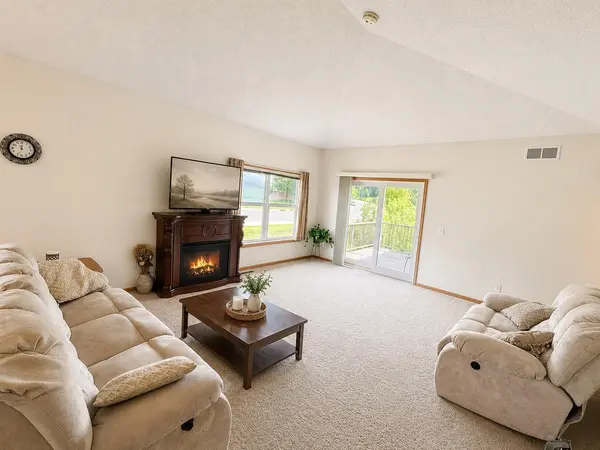 1246 Vernon DR, Carver, MN 55315