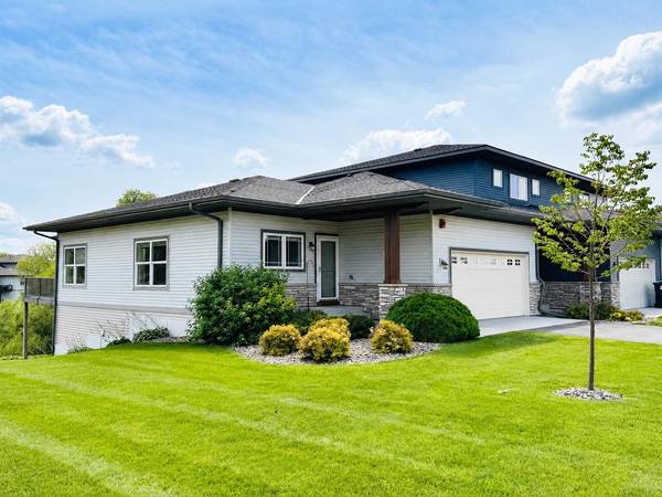 1246 Vernon DR, Carver, MN 55315