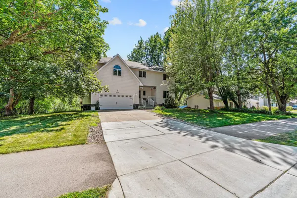 7117 Courtly RD, Woodbury, MN 55125