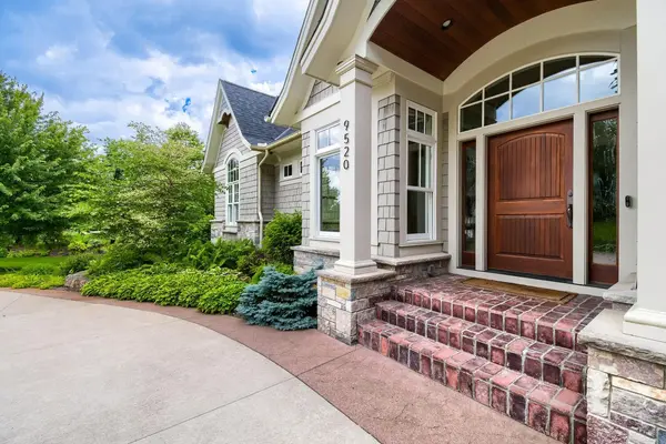 9520 Whistling Valley TRL, Lake Elmo, MN 55042