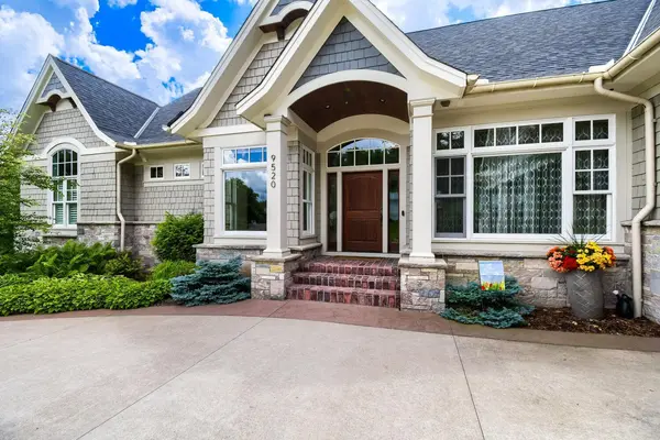 9520 Whistling Valley TRL, Lake Elmo, MN 55042
