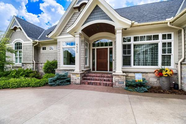 9520 Whistling Valley TRL, Lake Elmo, MN 55042