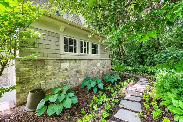 9520 Whistling Valley TRL, Lake Elmo, MN 55042