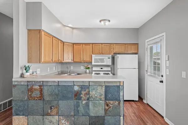 2917 Hemingway DR, Chaska, MN 55318