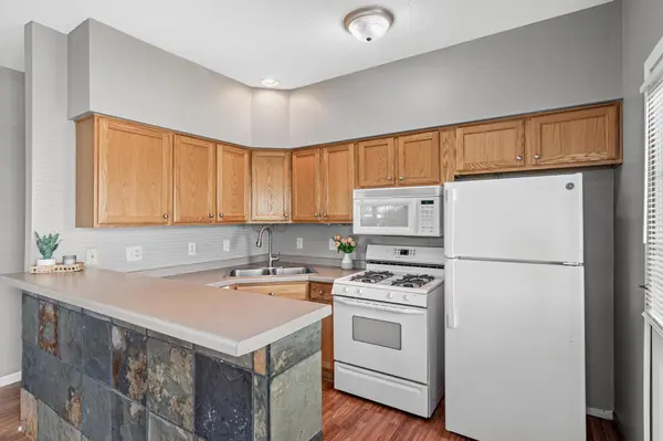 2917 Hemingway DR, Chaska, MN 55318