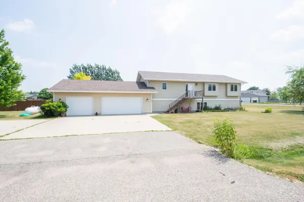 421 Lind BLVD, Harwood, ND 58042