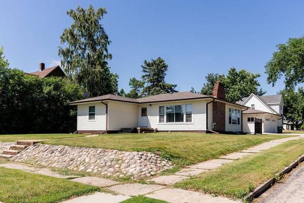 405 6th AVE, Edgeley, ND 58433