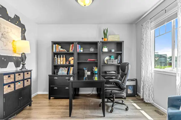 2420 Harbor LN, West Fargo, ND 58078