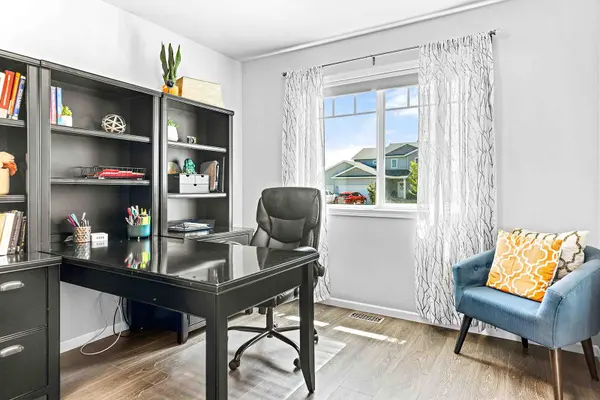 2420 Harbor LN, West Fargo, ND 58078